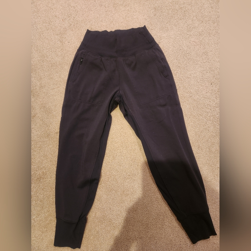 Athleta black Venice jogger, size XSP.